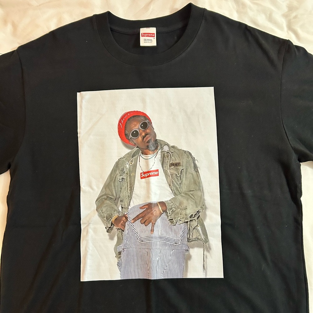 Supreme Black Short Sleeve Tee with Graphic Design EUC!!! GREAT DEAL!!!